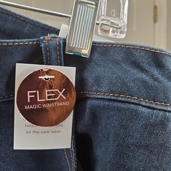 Lane Bryant NWT Size 22 Short Boot Cut Jeans - Picture 5 of 5